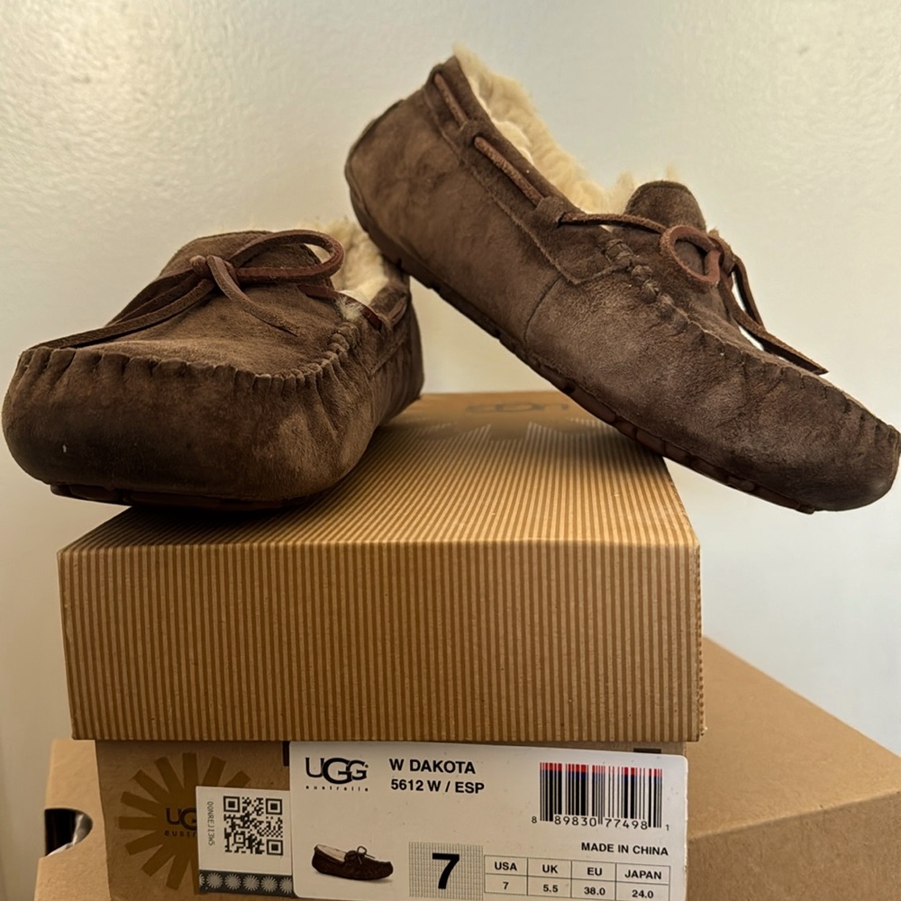 UGG Women Dakota Slippers